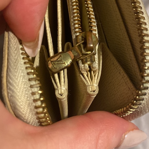 Authentic Louis Vuitton Damier Azur Zippy Long Wallet - Picture 10 of 13